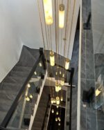 Suspension escalier en cuivre avec effet marbré – Image 3